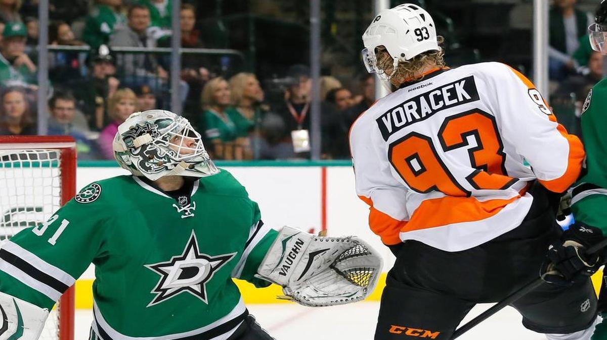 Dallas Stars goalie Antti Niemi (31), of Finland, watches the airborne puck after a shot by Philadelphia Flyers right wing Jakub Voracek (93), of the Czech Republic, in the second period Friday in Dallas.