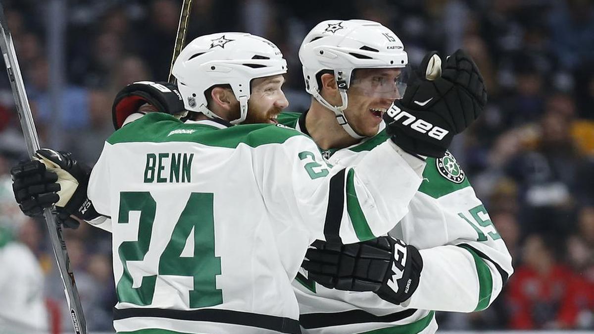 Stars defenseman Jordie Benn, left, celebrates his goal with teammate defenseman Patrik Nemeth, right, in the third period against the LA Kings on Saturday.