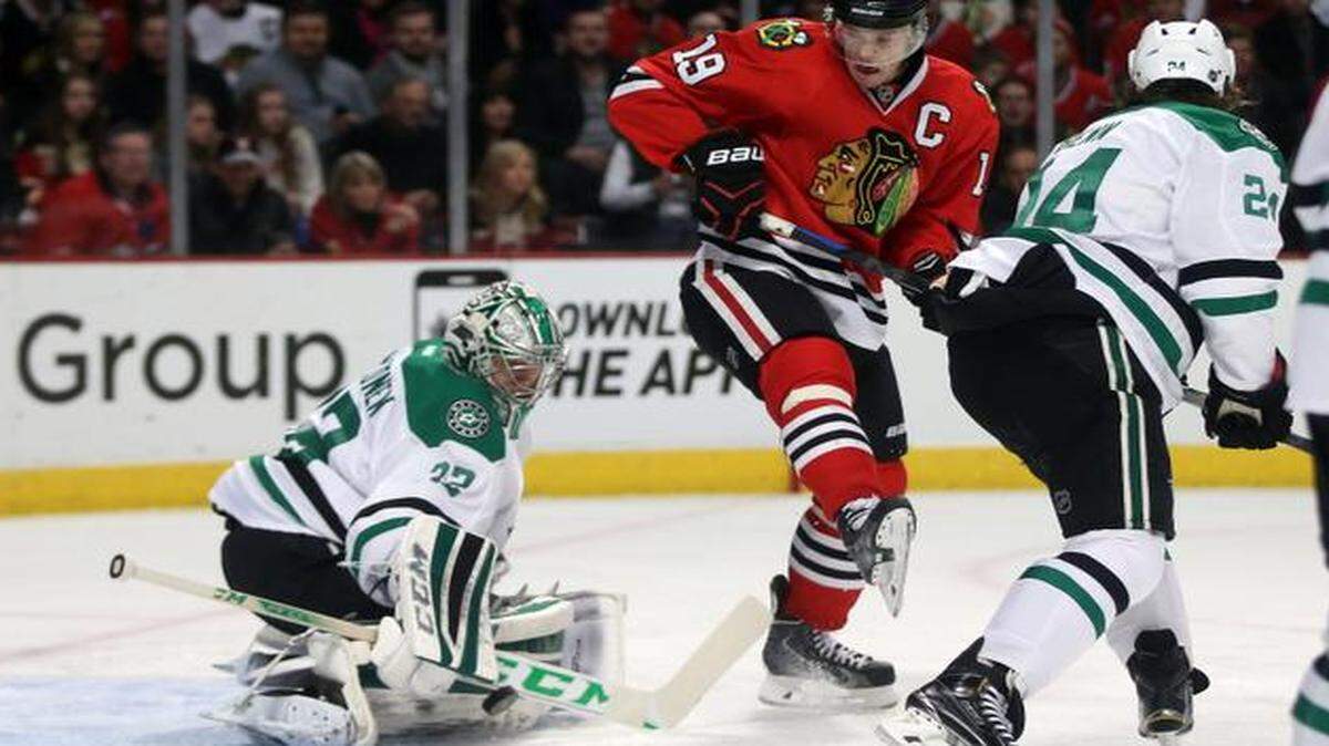 
Stars goalie Kari Lehtonen, left, had 38 saves against the Chicago Blackhawks on Sunday.


