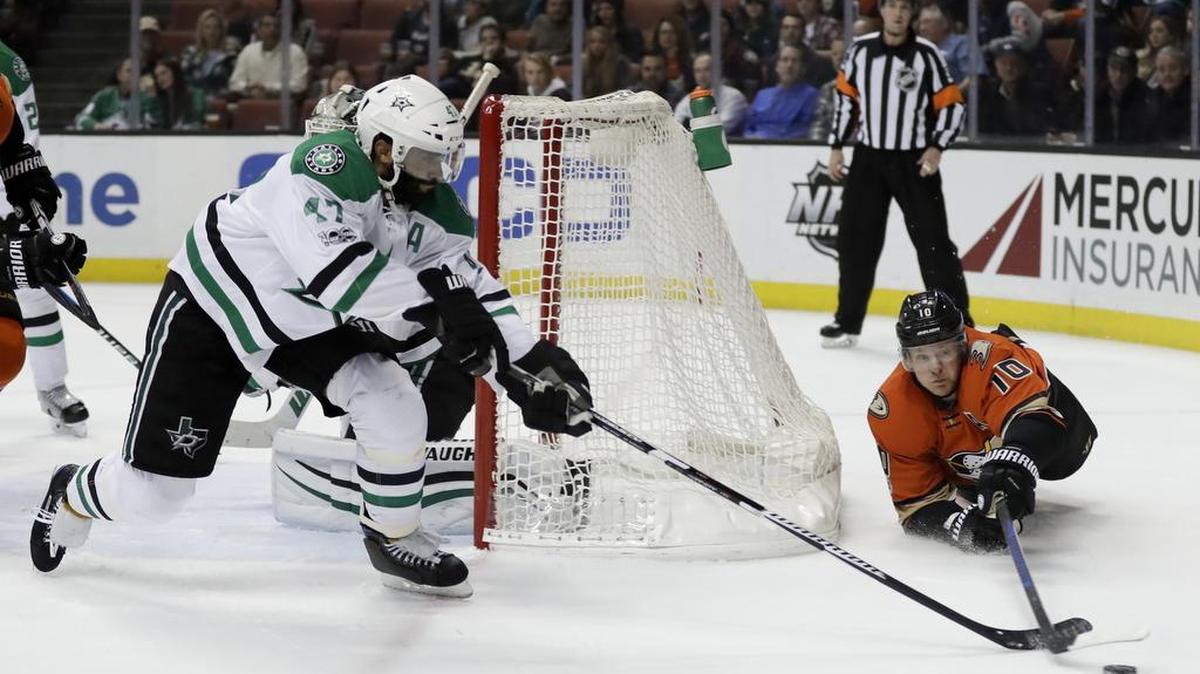 Stars defenseman Johnny Oduya, left, knocks the puck away from Anaheim Ducks wing Corey Perry in the second period of Tuesday’s hockey game in California.