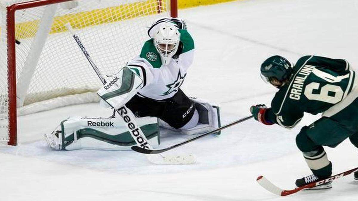 
 Mikael Granlund, right, scores one of six Wild goals on Stars goalie Jhonas Enroth. 
