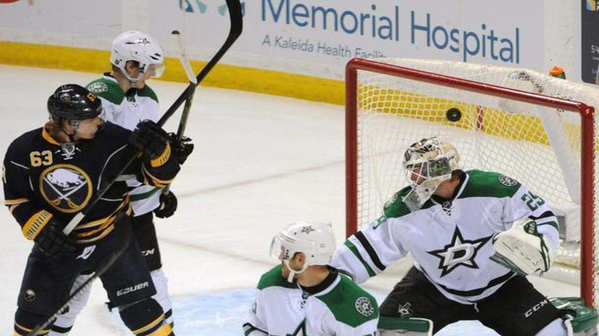 
Buffalo center Tyler Ennis (63) turns as a puck deflects off Stars defenseman John Klingberg past goaltender Anders Lindback in the first period.
