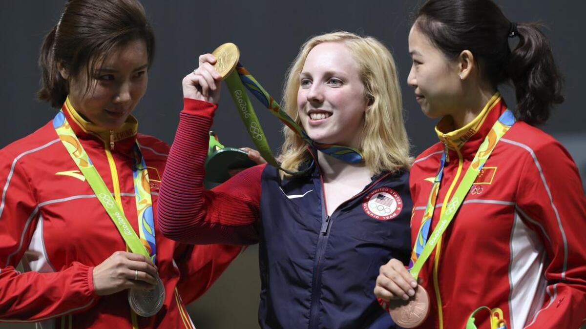 Virginia Thrasher, center, shows off the first gold medal awarded at the Rio Olympics. China’s Du Li, left, won the silver and Yi Siling took the bronze in the 10-meter air rifle.