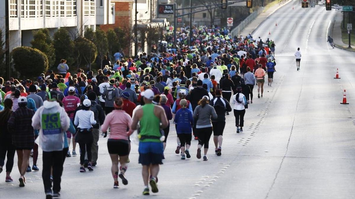 Cowtown runners make their way down West Lancaster Avenue in 2017.