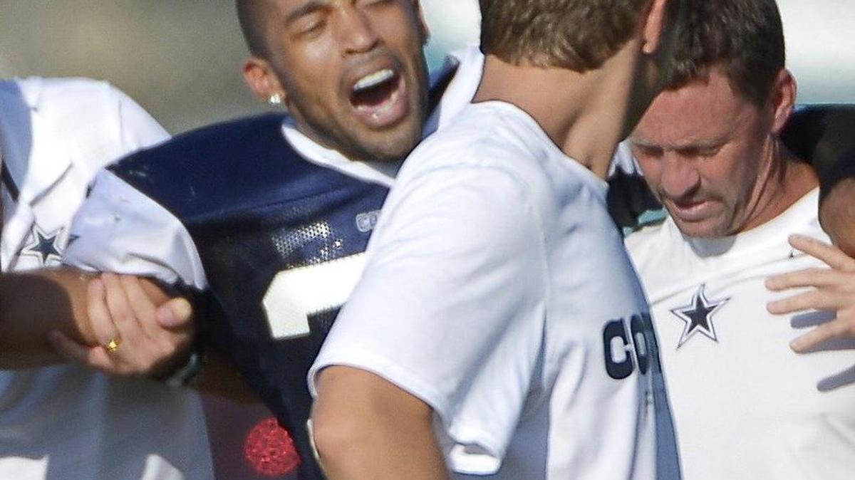 
Dallas Cowboys cornerback Orlando Scandrick (32) screams out in pain as he is lifted off the ground and placed on a cart after injuring his knee during practice at Cowboys Training Camp in Oxnard, CA, Tuesday, Aug. 25, 2015. 
