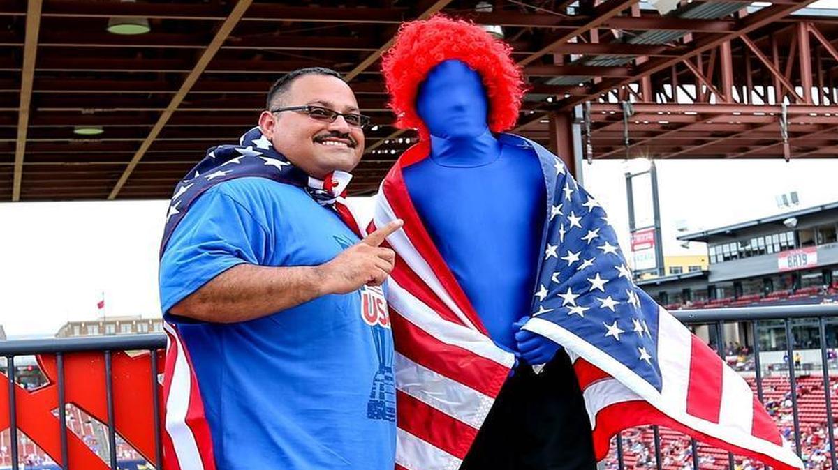 
Sergio Pedraza from Dallas poses with Joshua Holdman from Princeton before Tuesday’s match.
