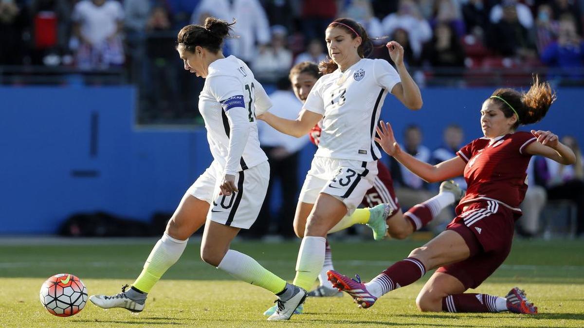 U.S. midfielder Carli Lloyd, left, scores off her own rebound after a penalty kick during Saturday’s 1-0 victory over Mexico in CONCACAF Olympic qualifying in Frisco. The U.S. takes on Puerto Rico at 7:30 p.m. Monday (NBCSN).