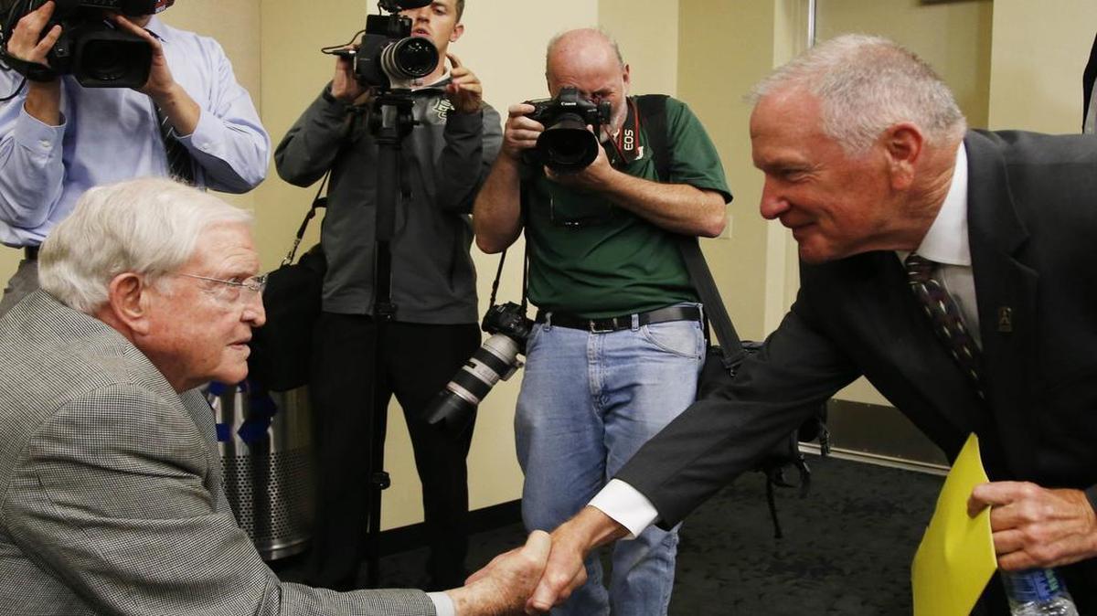 Jim Grobe, right, greeting legendary former Bears coach Grant Teaff, has a huge mess to clean up at Baylor.