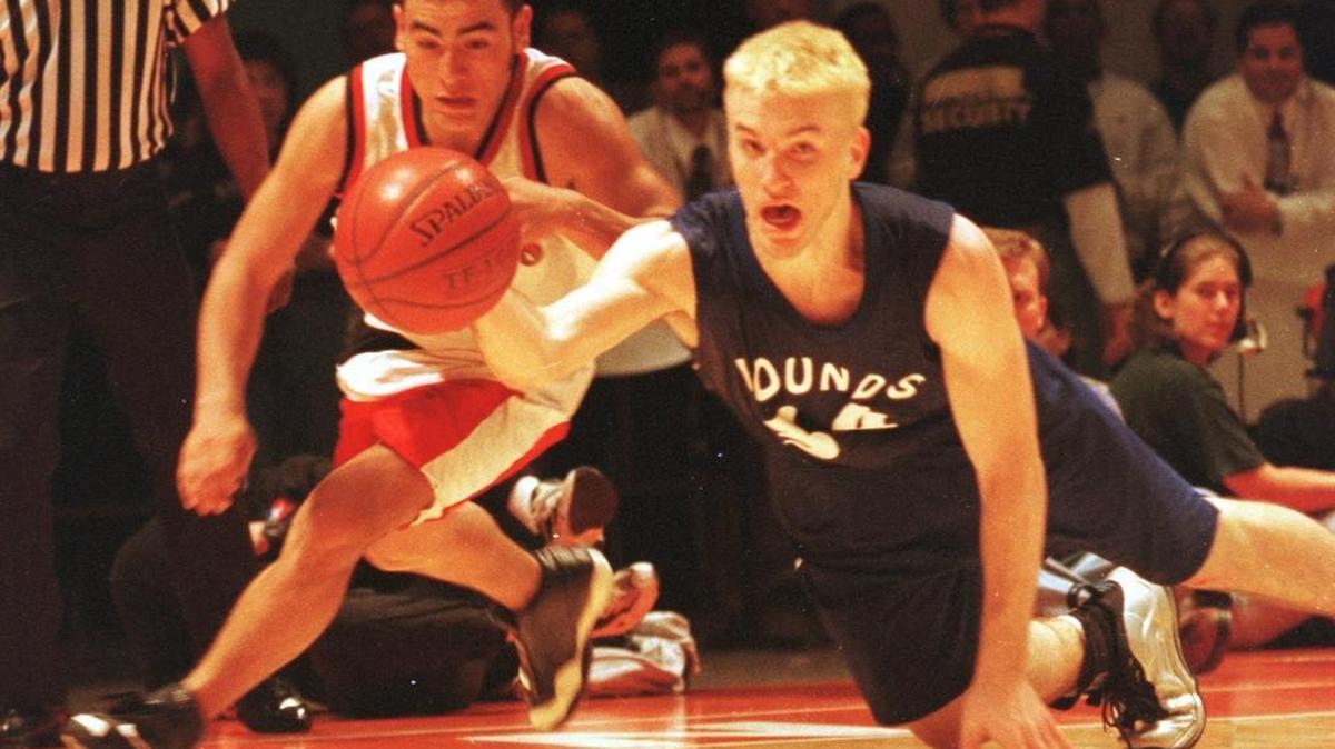 Wellington’s Larry Valles, left, and Peaster’s A.J. Hill hustle to get a handle on the basketball during their Class 2A state championship game on March 13, 1999. Peaster won 66-62 in overtime.