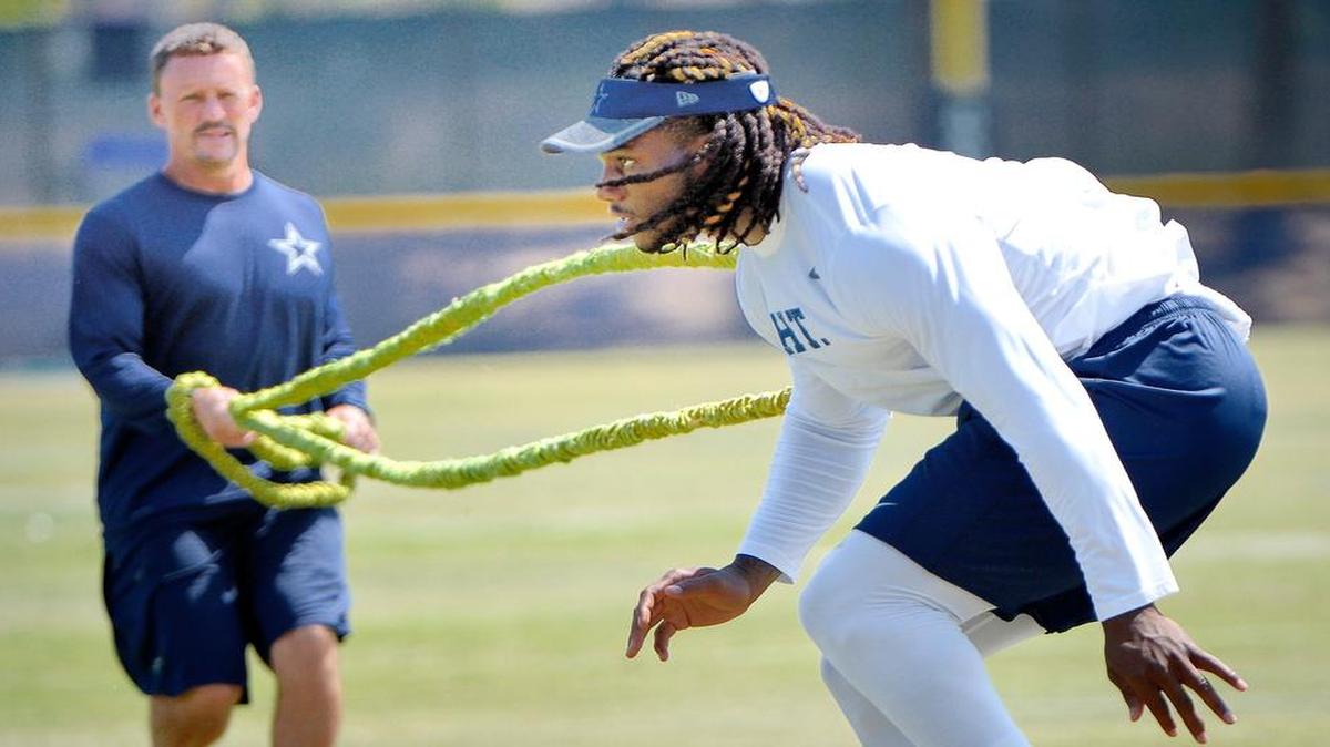 Dallas Cowboys outside linebacker Jaylon Smith works on resistance training during the morning walk-through at Cowboys training camp in Oxnard, Calif., on Friday, Aug. 5, 2016.