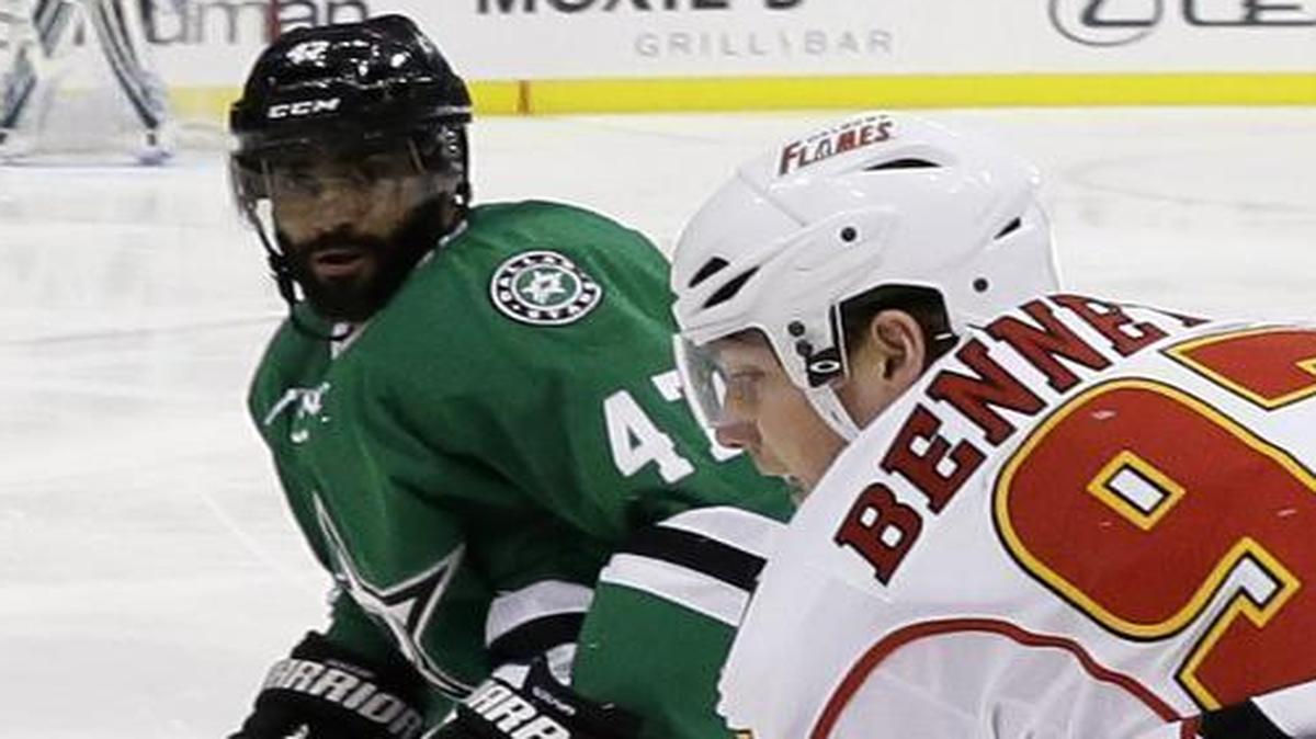 Stars defenseman Johnny Oduya, left, has five points in the past five games, including a goal Thursday against Sam Bennett (93) and the Calgary Flames.