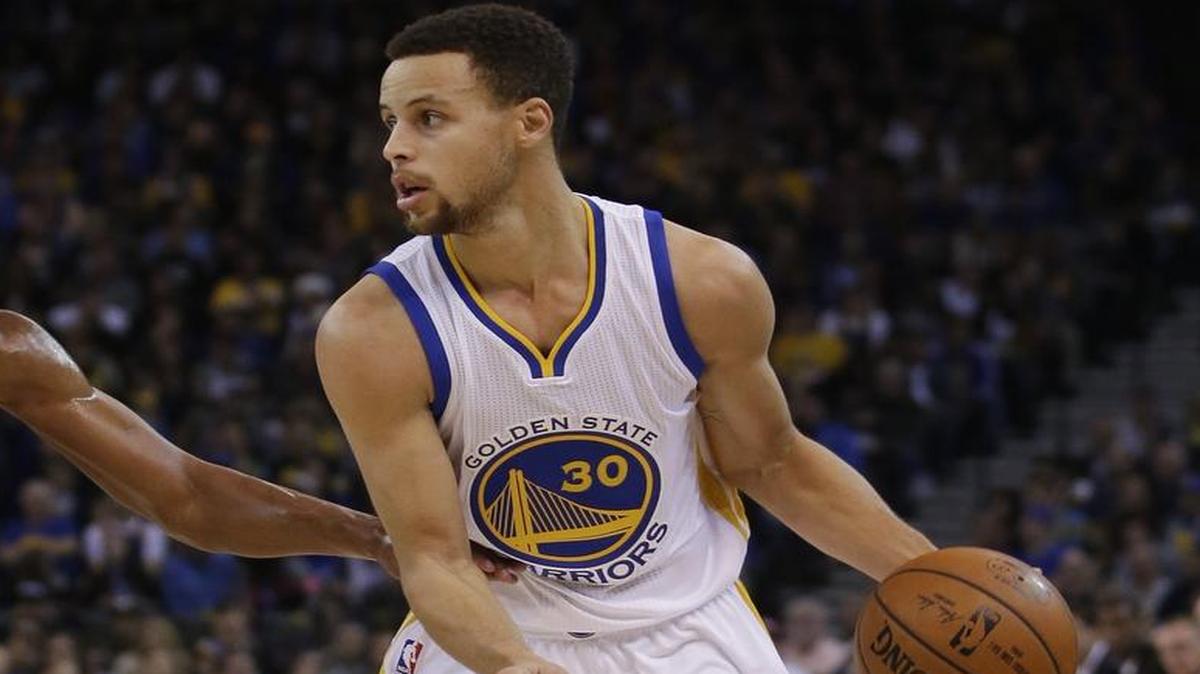 Golden State guard Stephen Curry, right, will lead the Warriors against LeBron James and the Cleveland Cavaliers at 4 p.m. Thursday on ABC (WFAA/8). It’s one of five Christmas Day games on ABC and ESPN. The lump of coal may be the Clippers-Lakers game at 9:30 p.m.