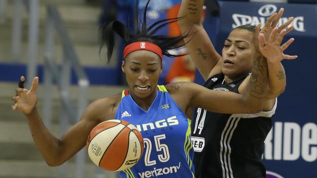 The Dallas Wings and forward Glory Johnson, left, in Wednesday’s victory over San Antonio, play host to the Connecticut Sun on Sunday at College Park Center in Arlington. The game will be televised at 3:30 p.m. on FSSW Plus and NBA TV.